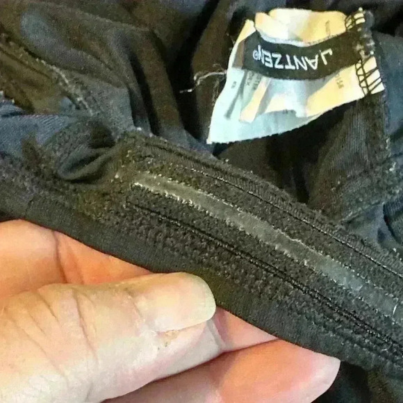 JANTZEN Swimsuit 1 Piece Ruffled Overlay. Removable Strap Black Size 8 - Picture 10 of 11